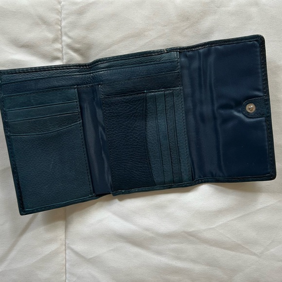 Fossil Genuine Leather Blue Trifold Wallet - Picture 5 of 7